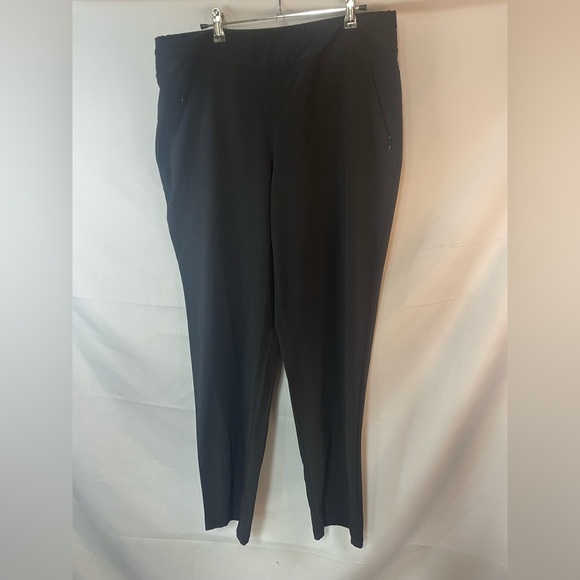 Chicos Zenergy black slacks with sporty vibes and flat pockets. Size 2R/Large - Picture 1 of 4